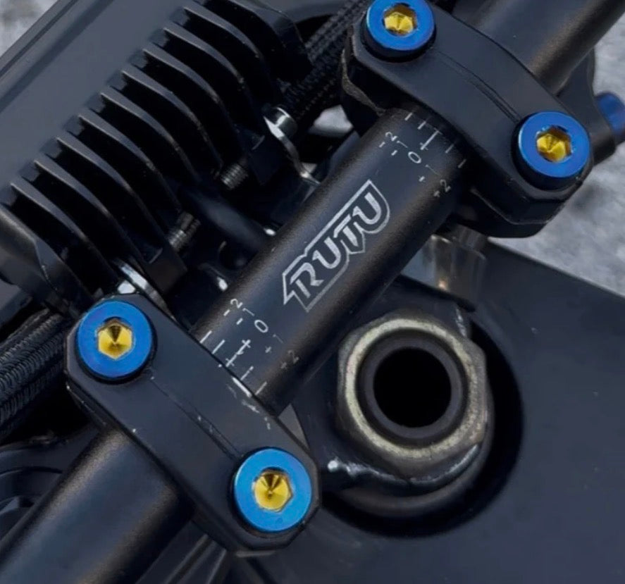 Tuttio titanum bolts