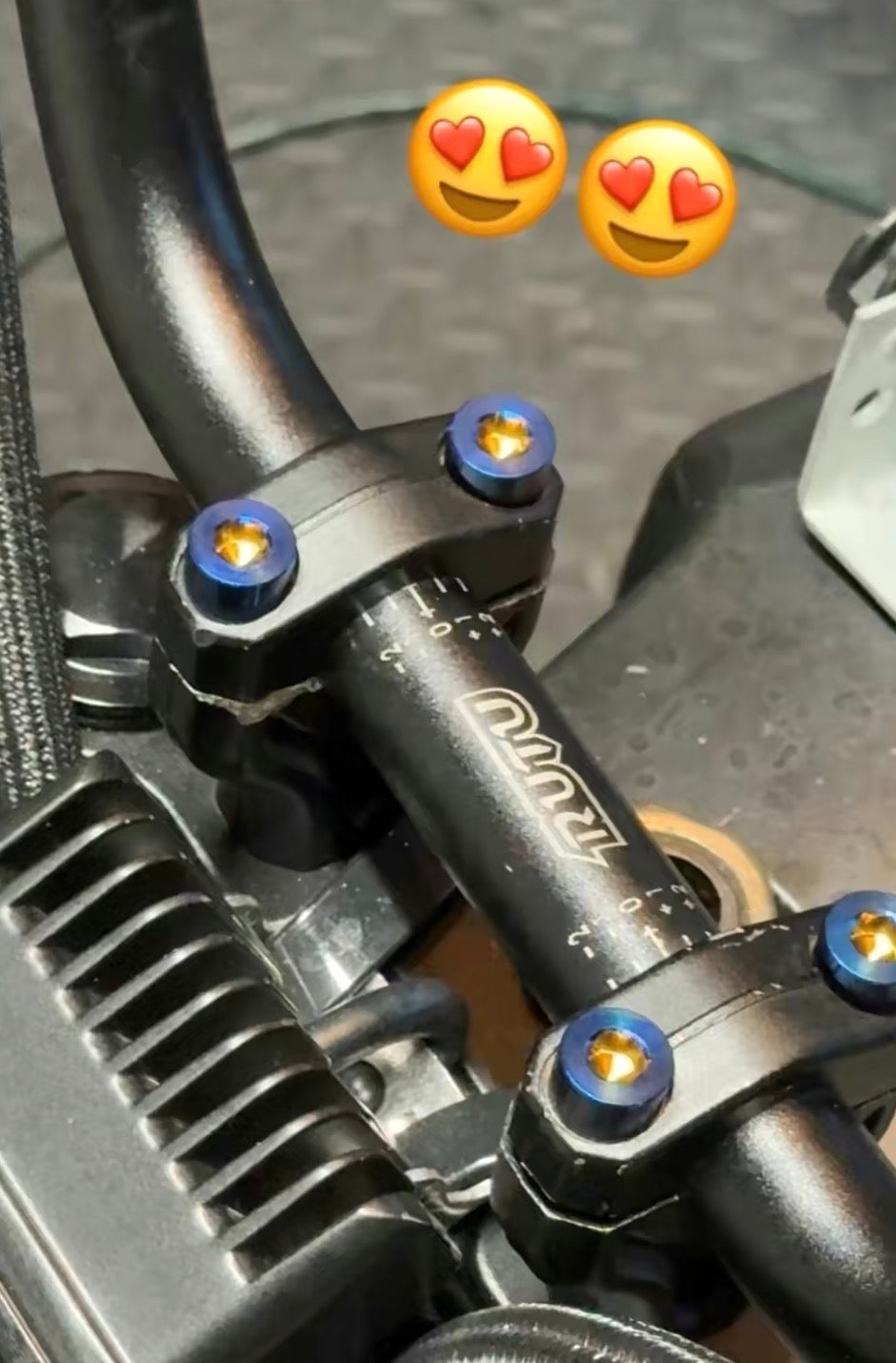 Tuttio titanum bolts